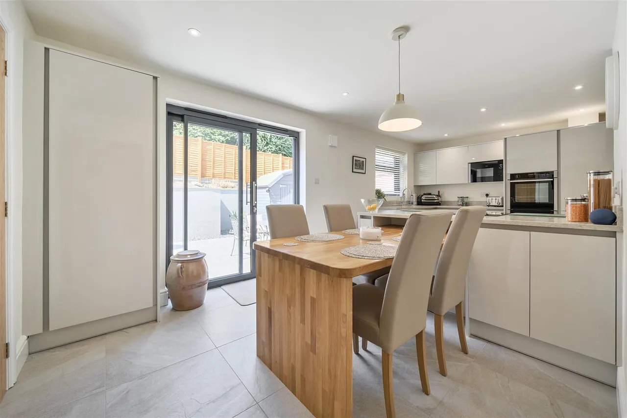 Pitchpond Road, Warsash, photo 6