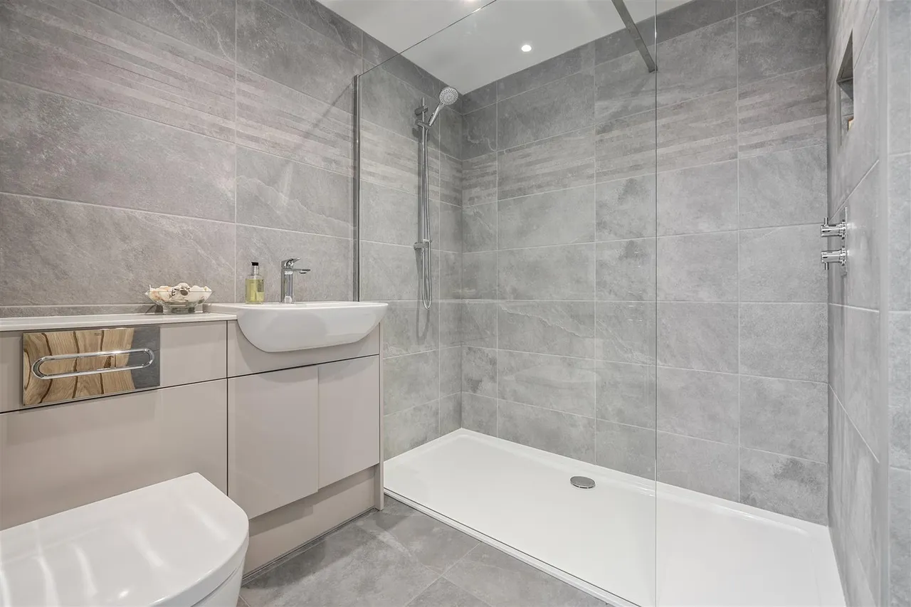 Pitchpond Road, Warsash, photo 12