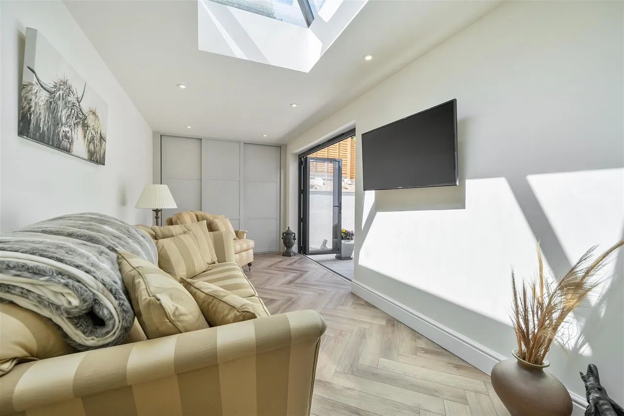 Pitchpond Road, Warsash, photo 8