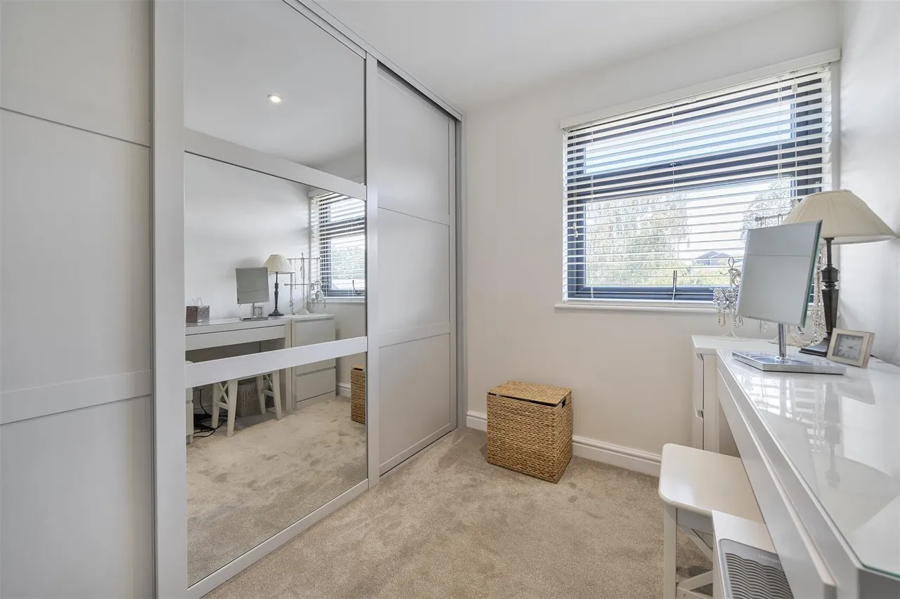 Pitchpond Road, Warsash, photo 13