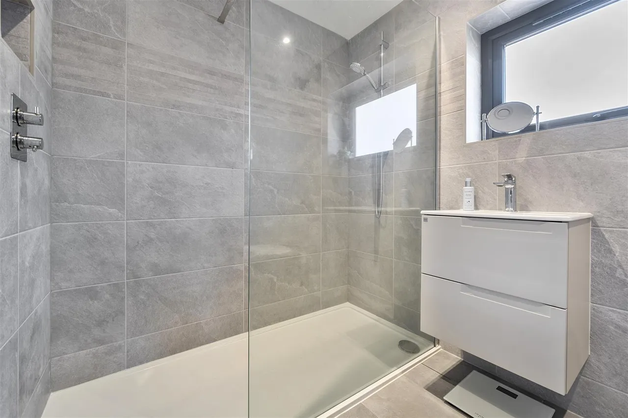 Pitchpond Road, Warsash, photo 14