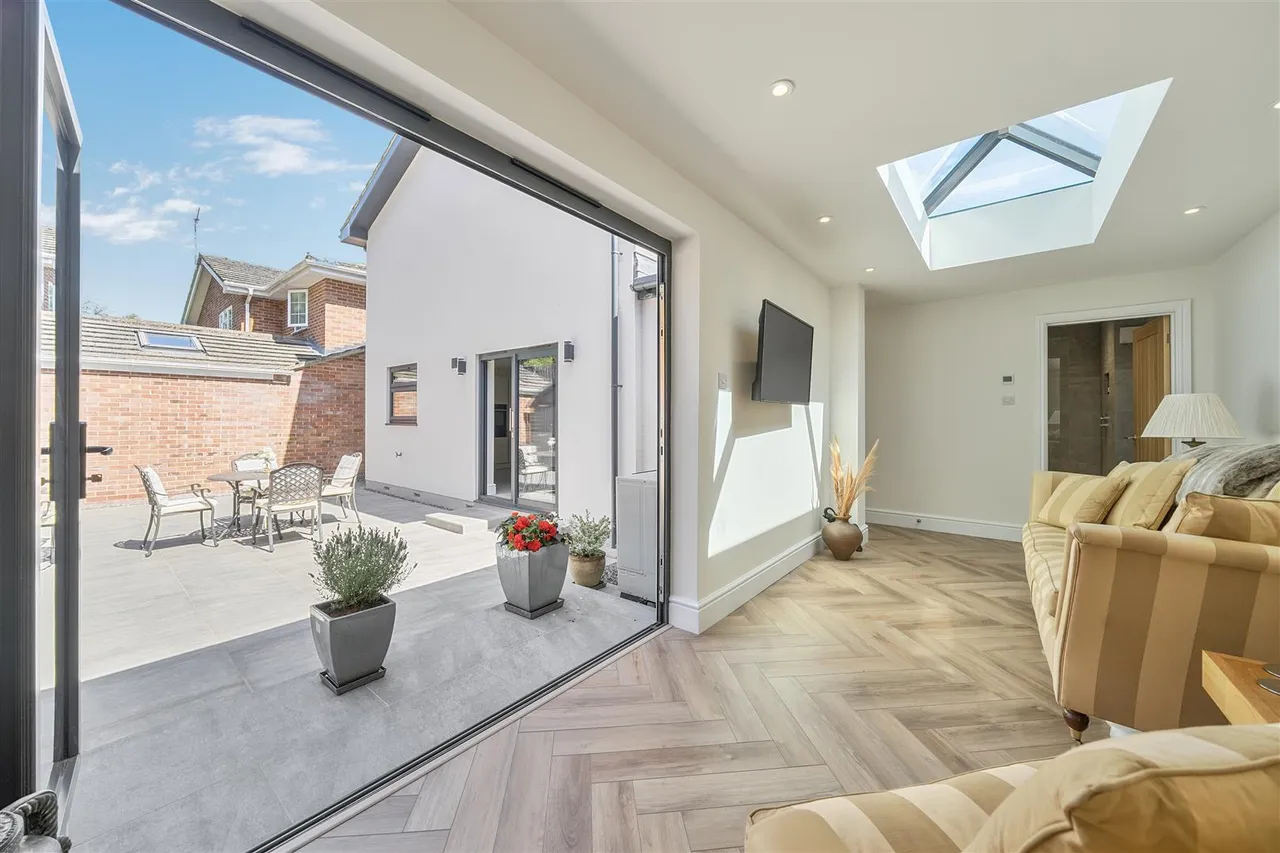 Pitchpond Road, Warsash, photo 9