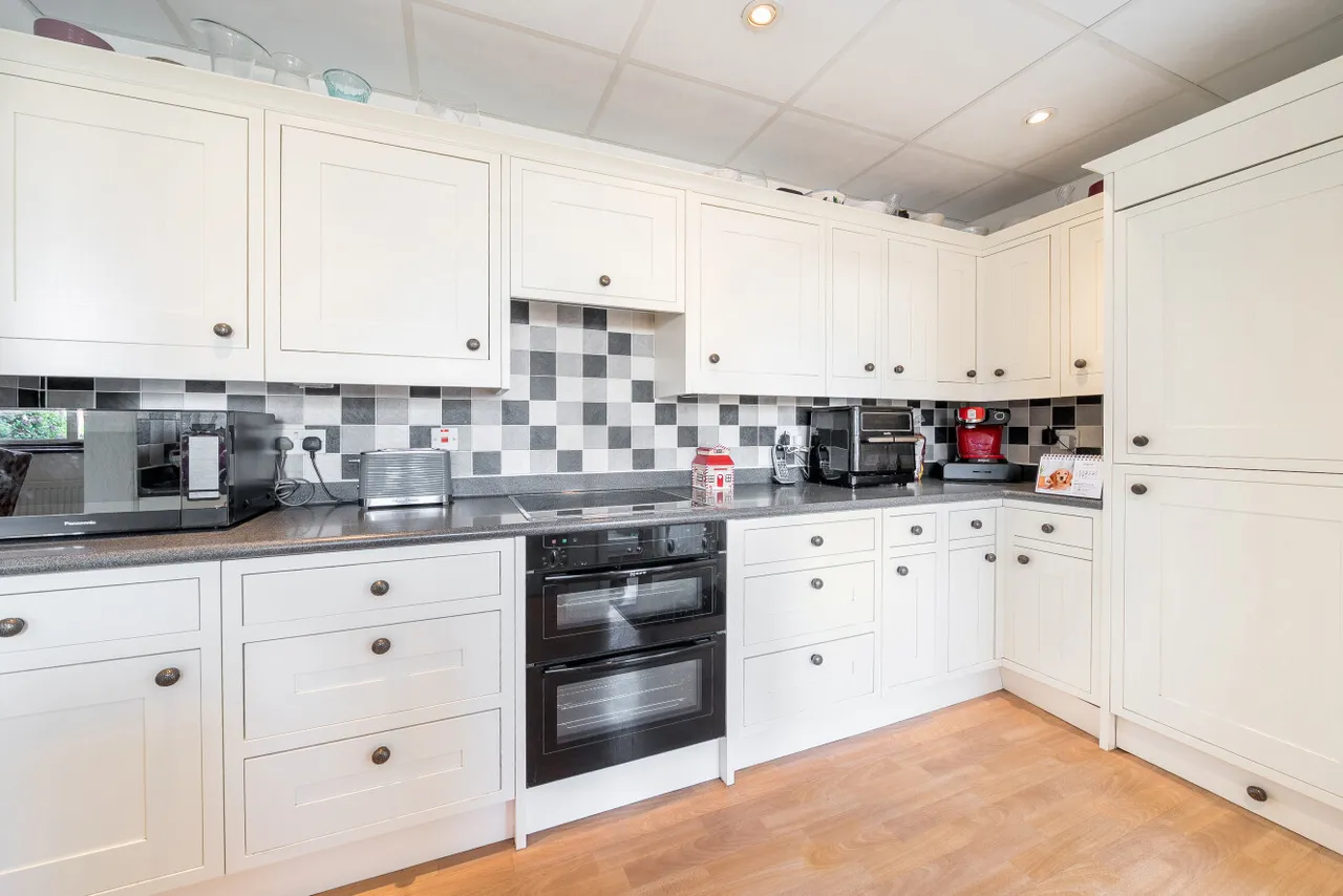 Kingsley Wood Drive, London, SE9, photo 6