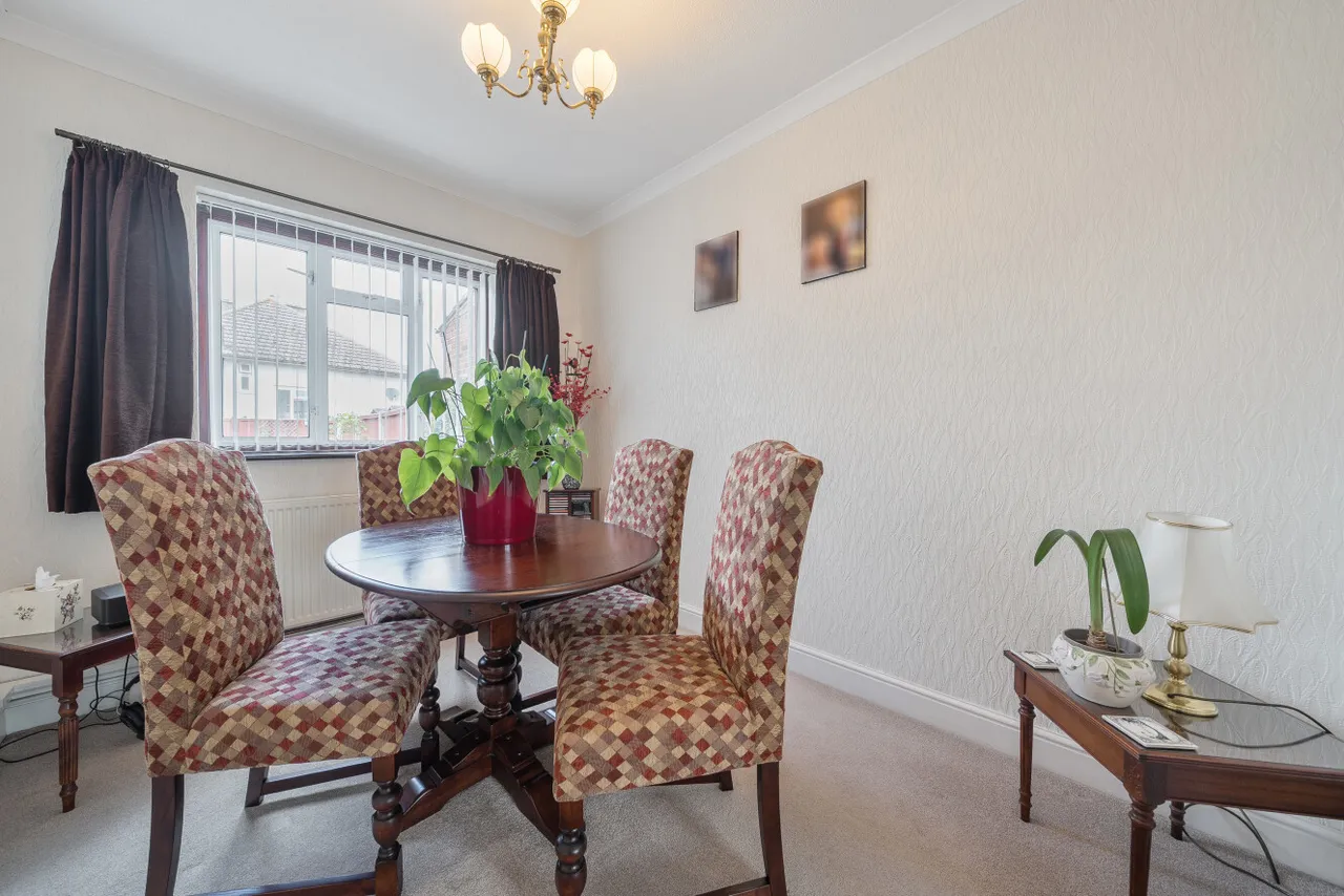 Kingsley Wood Drive, London, SE9, photo 3