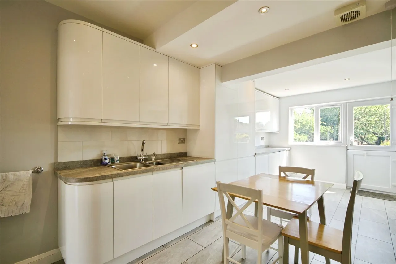 Rise Park Boulevard, Romford, RM1, photo 6