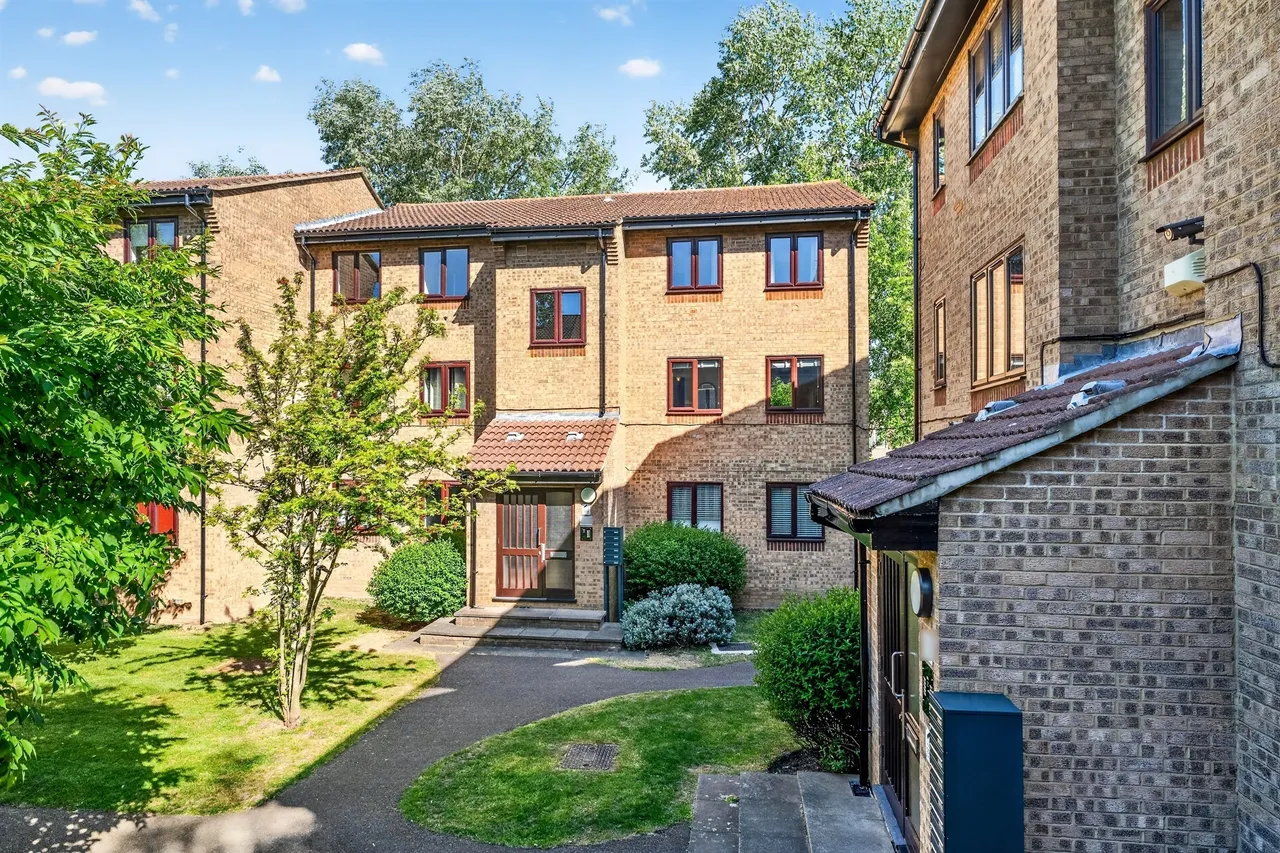 Gresham Way, London, SW19, photo 12