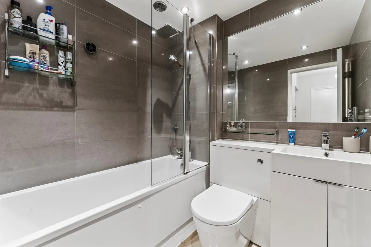 Gresham Way, London, SW19, photo 10