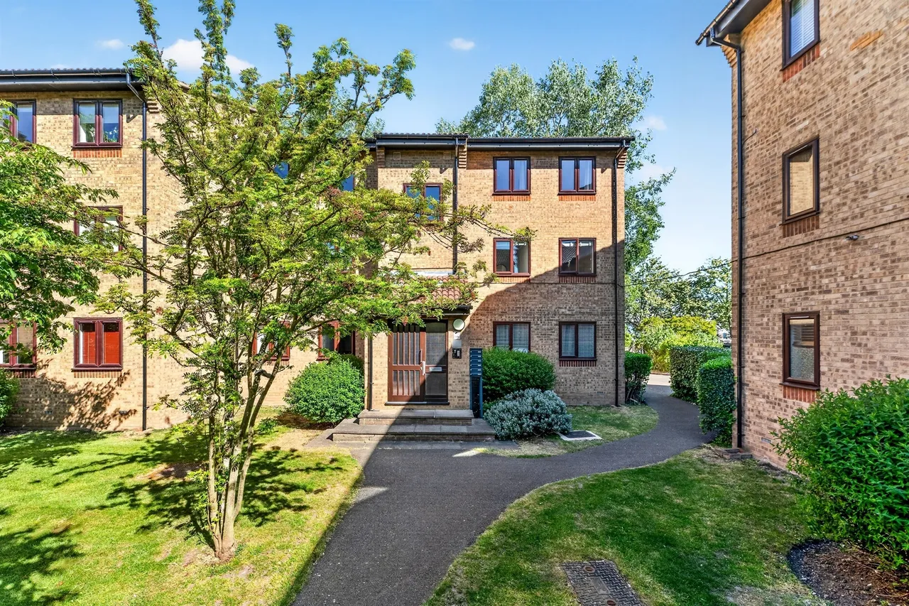 Gresham Way, London, SW19, photo 11
