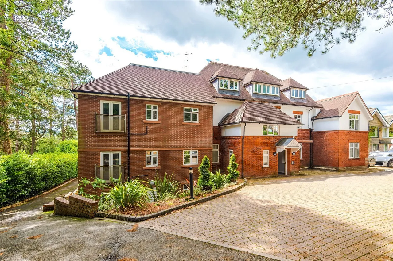 2 bed flat for sale — Buxton Road West, Disley, Stockport, Cheshire, SK12