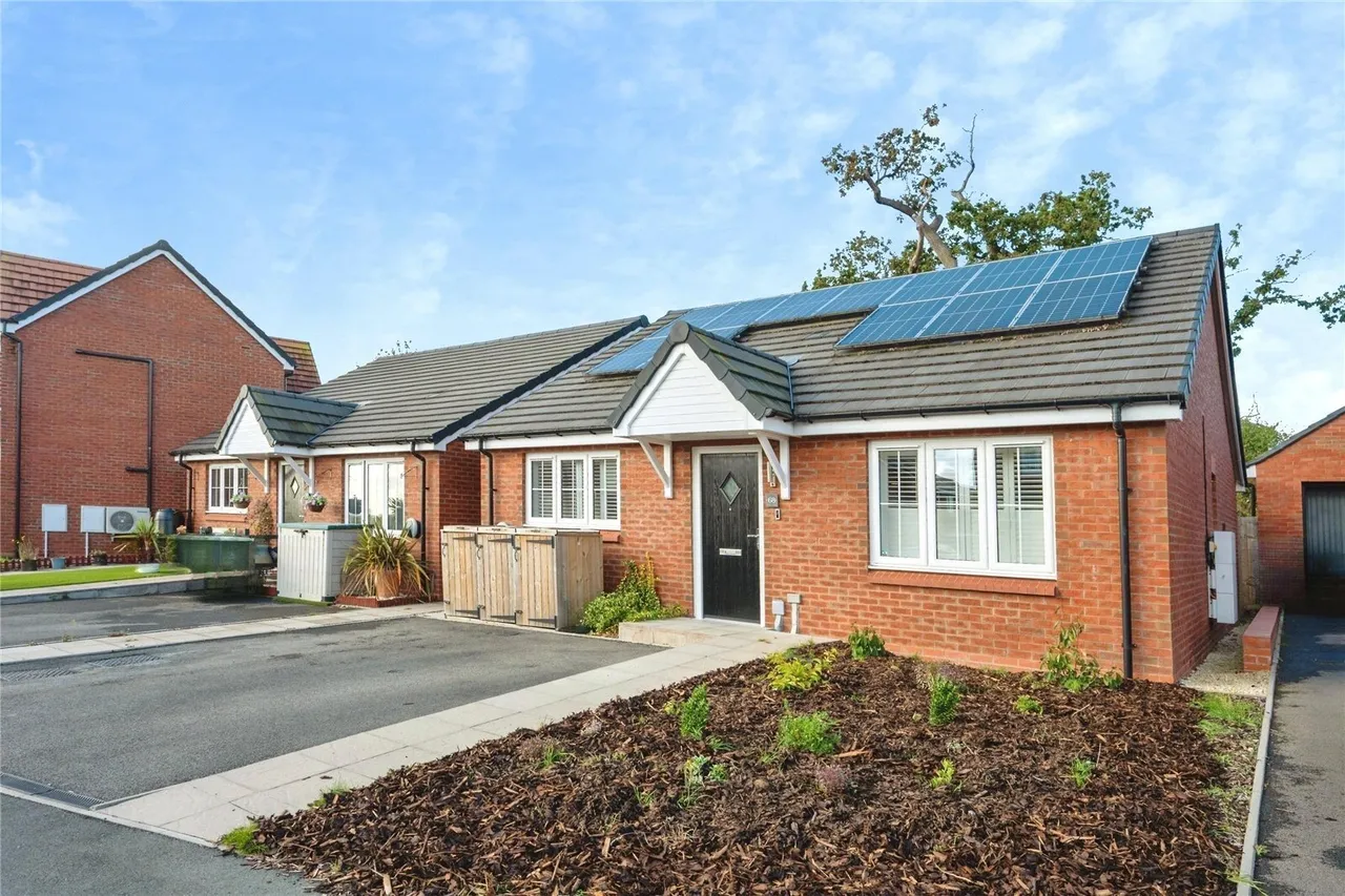 2 bed house for sale, Phillips Way West, Hampton Magna, CV35