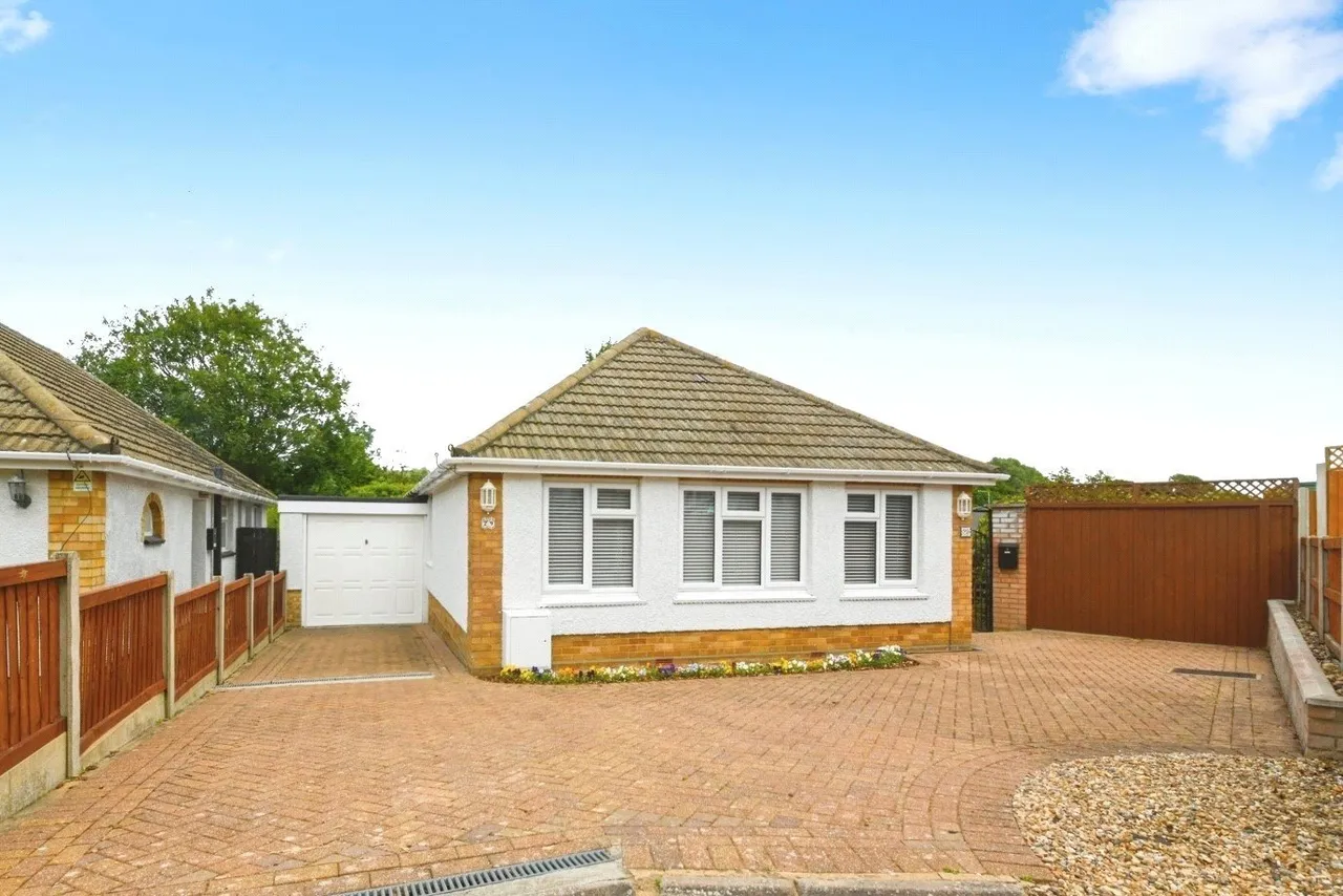 2 bed house for sale — Craigfield Avenue, Clacton-on-Sea, Essex, CO15