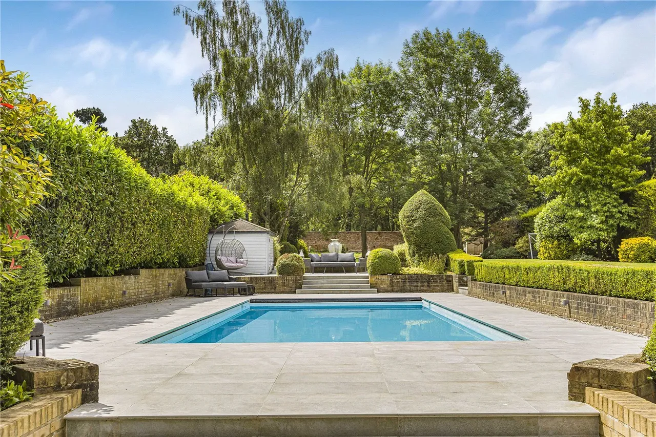 Northaw Place, Coopers Lane, Northaw, Hertfordshire, EN6 4NQ, photo 2
