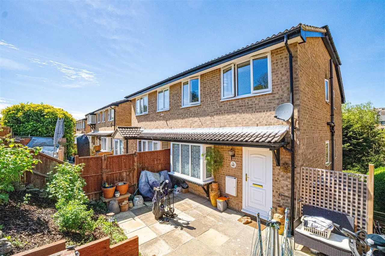2 bed flat for sale, Pinders Road, Hastings