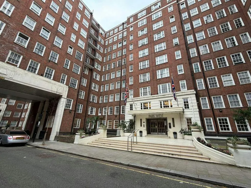 1 bed flat for sale — Edgware Road, Park West Edgware Road, W2