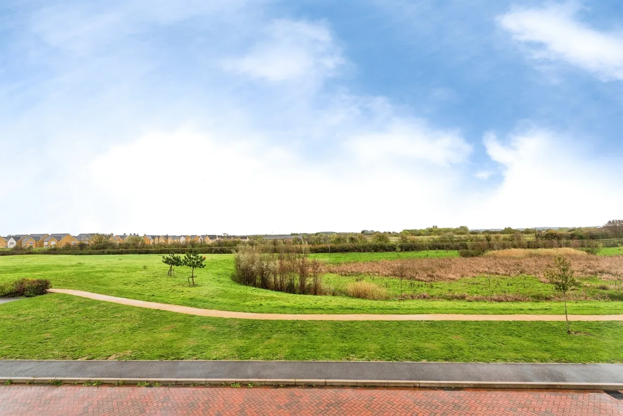 Hurricane Close, Witney, OX29, photo 2