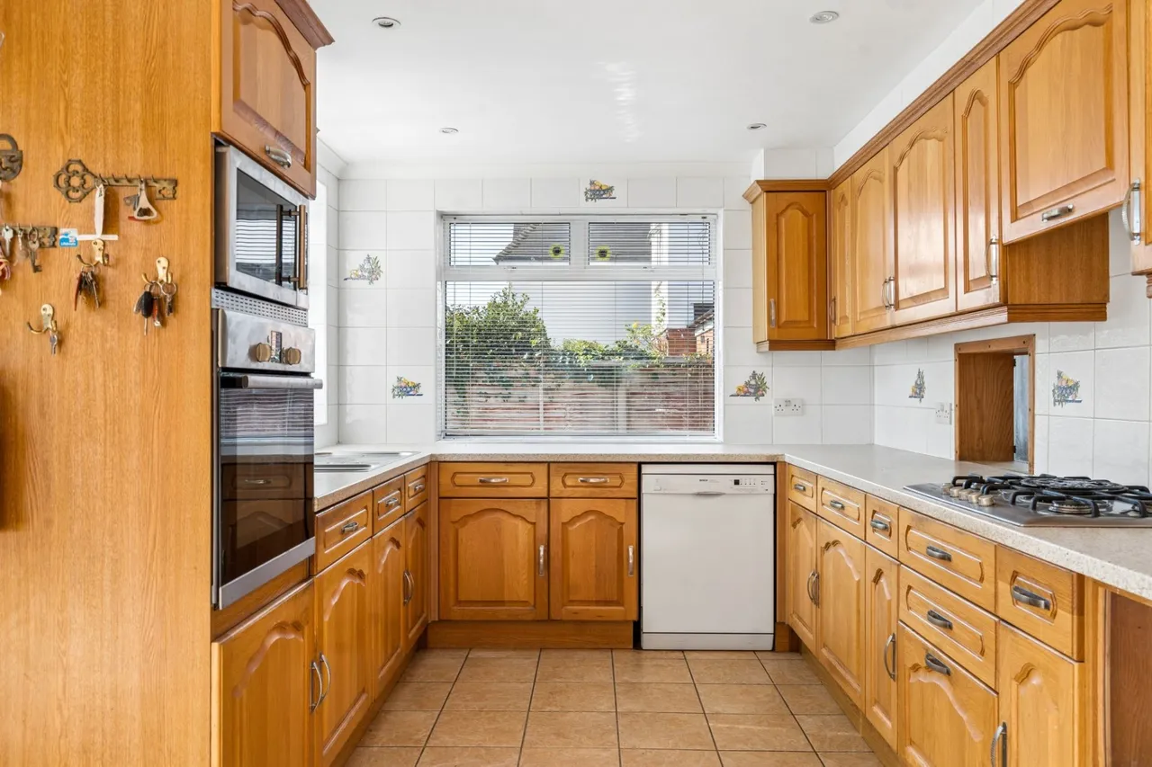 Highlands Road, Seer Green, HP9, photo 5