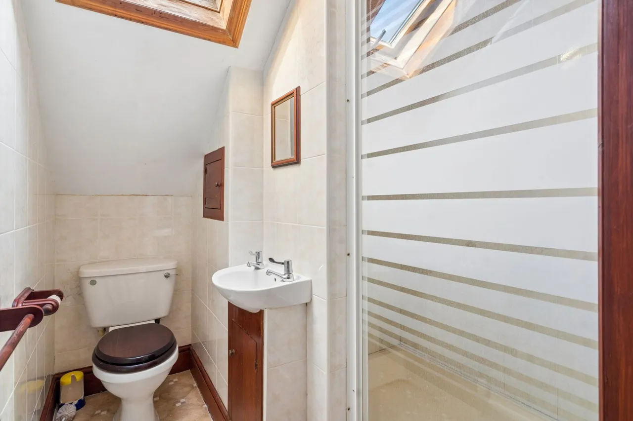 Highlands Road, Seer Green, HP9, photo 16
