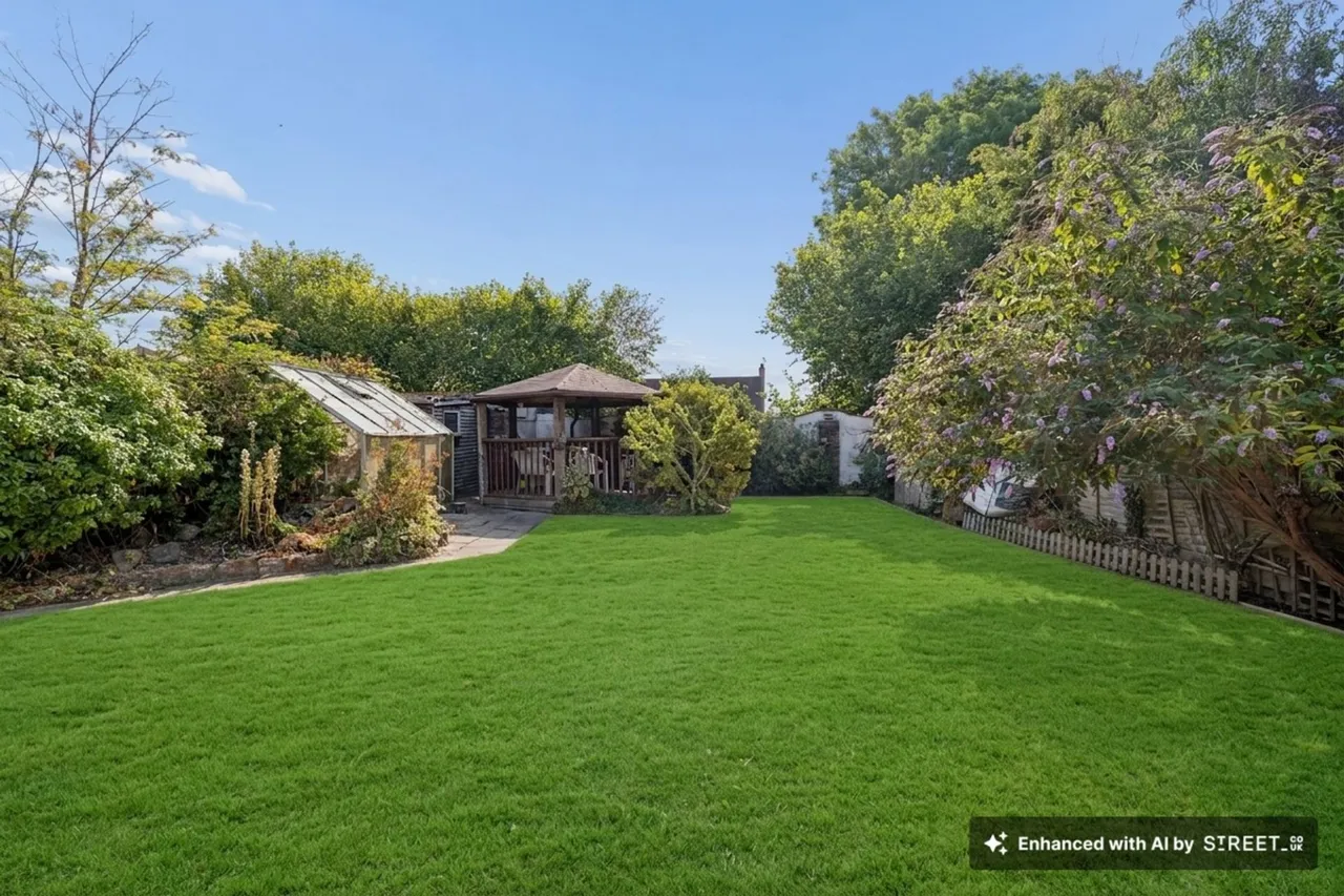 Highlands Road, Seer Green, HP9, photo 21