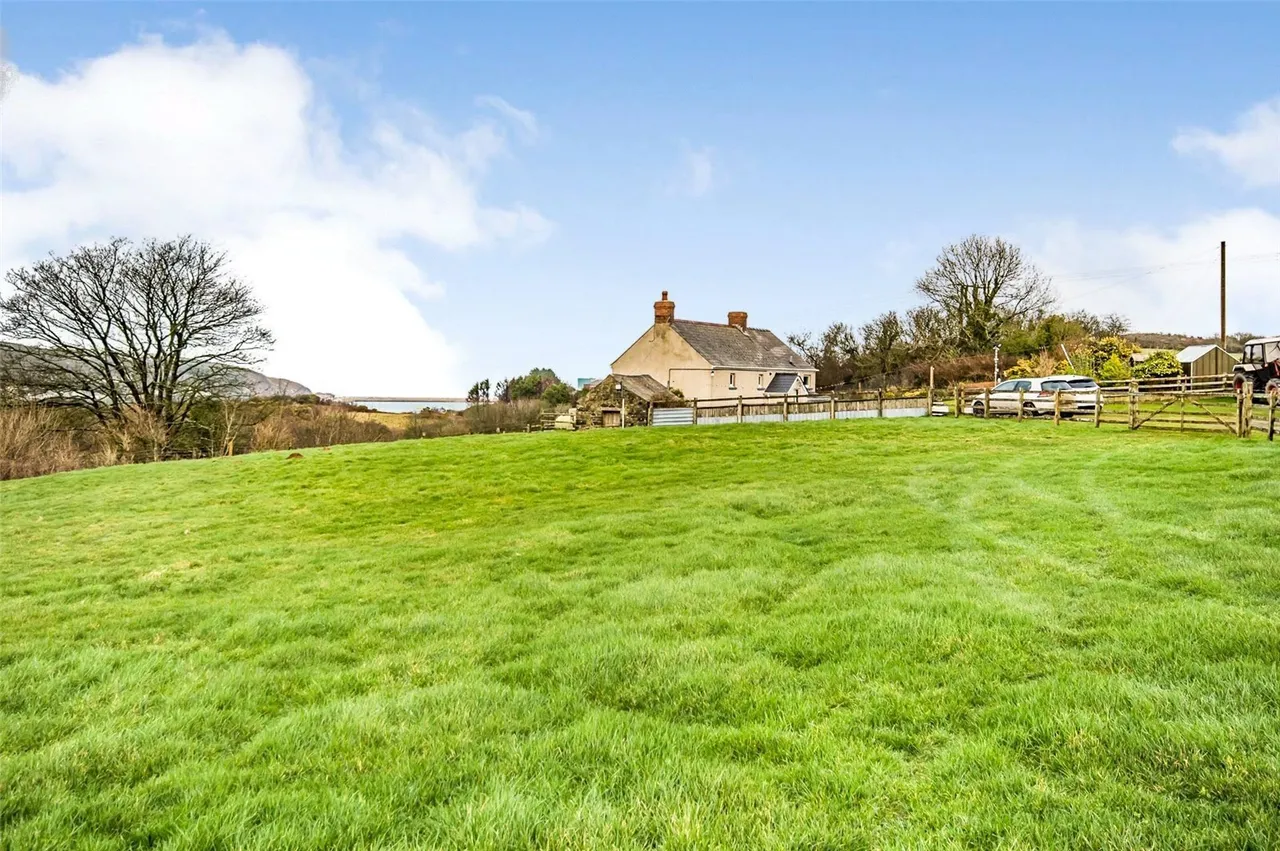Maesgwynne Road, Fishguard, SA65, photo 25