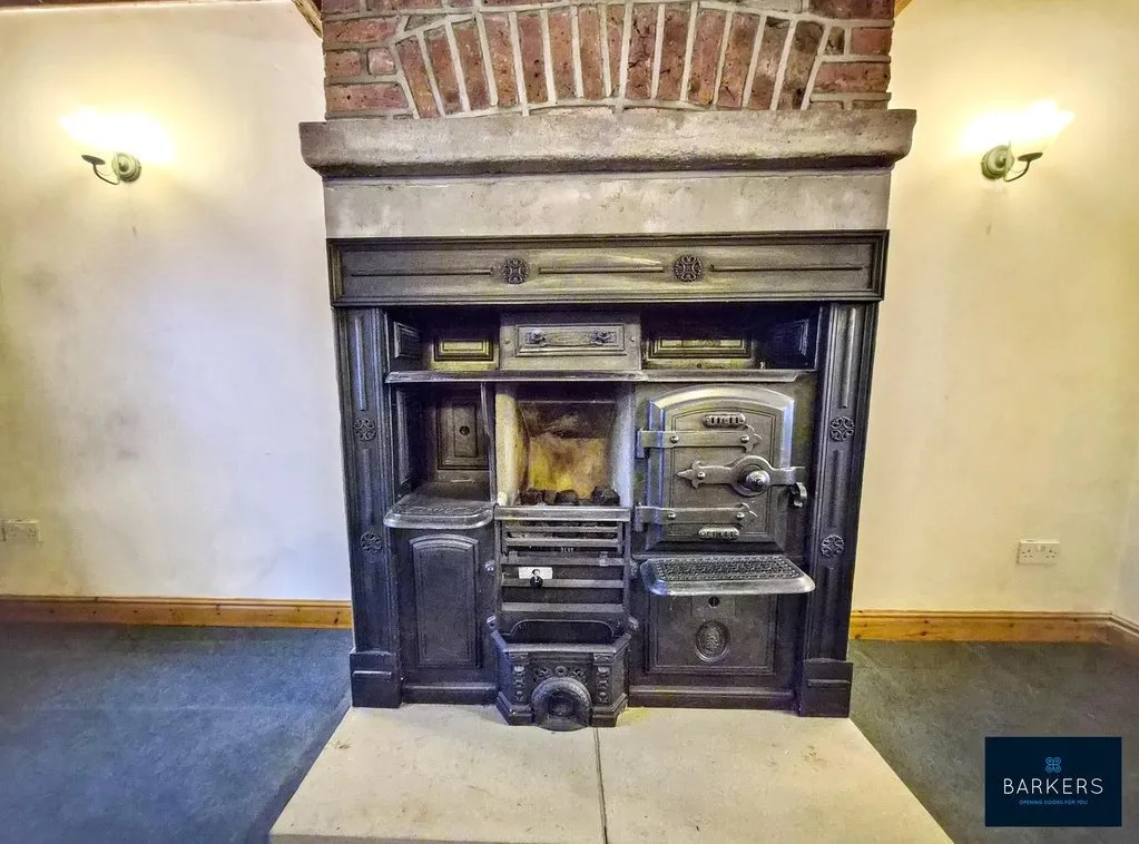 Moor Lane, Birkenshaw BD11 2HJ, photo 6