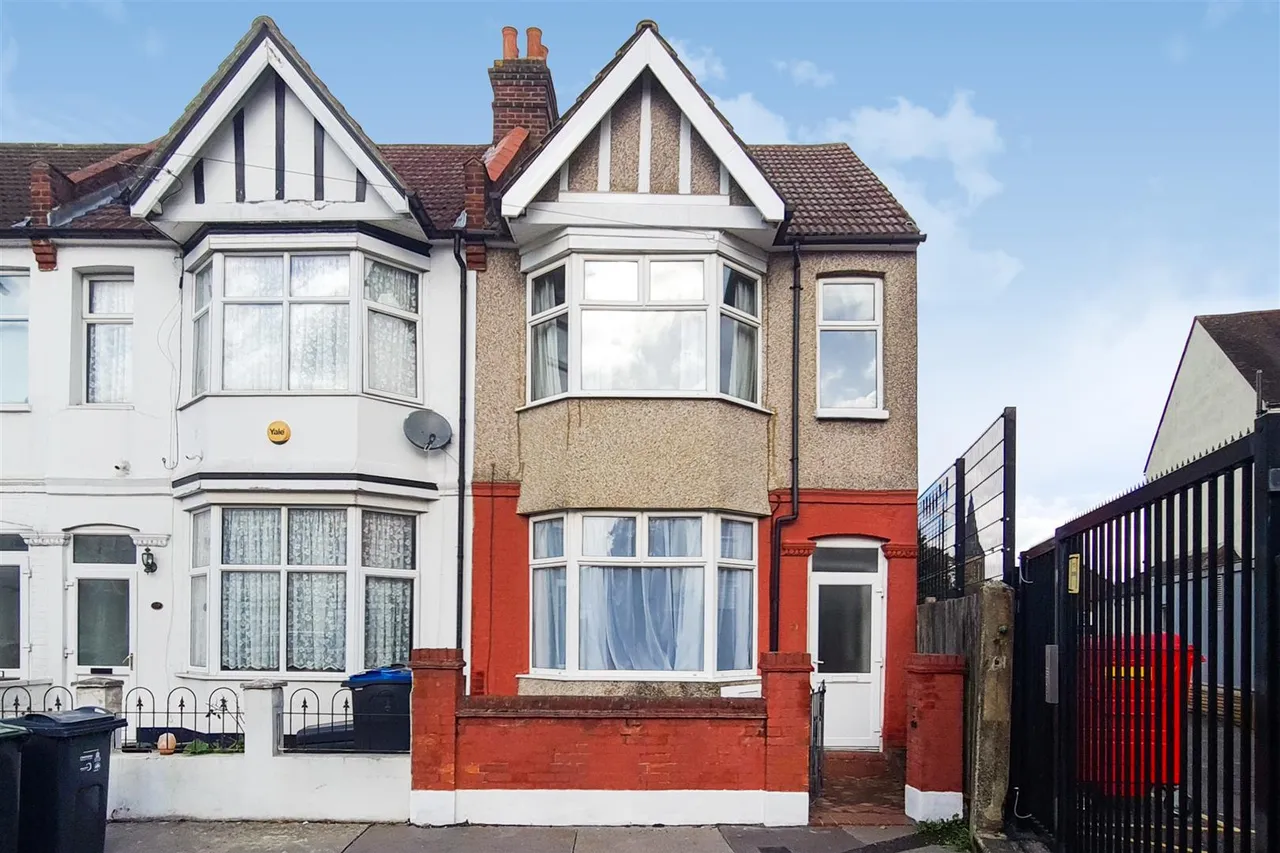 3 bed house for sale, Constance Road, Croydon