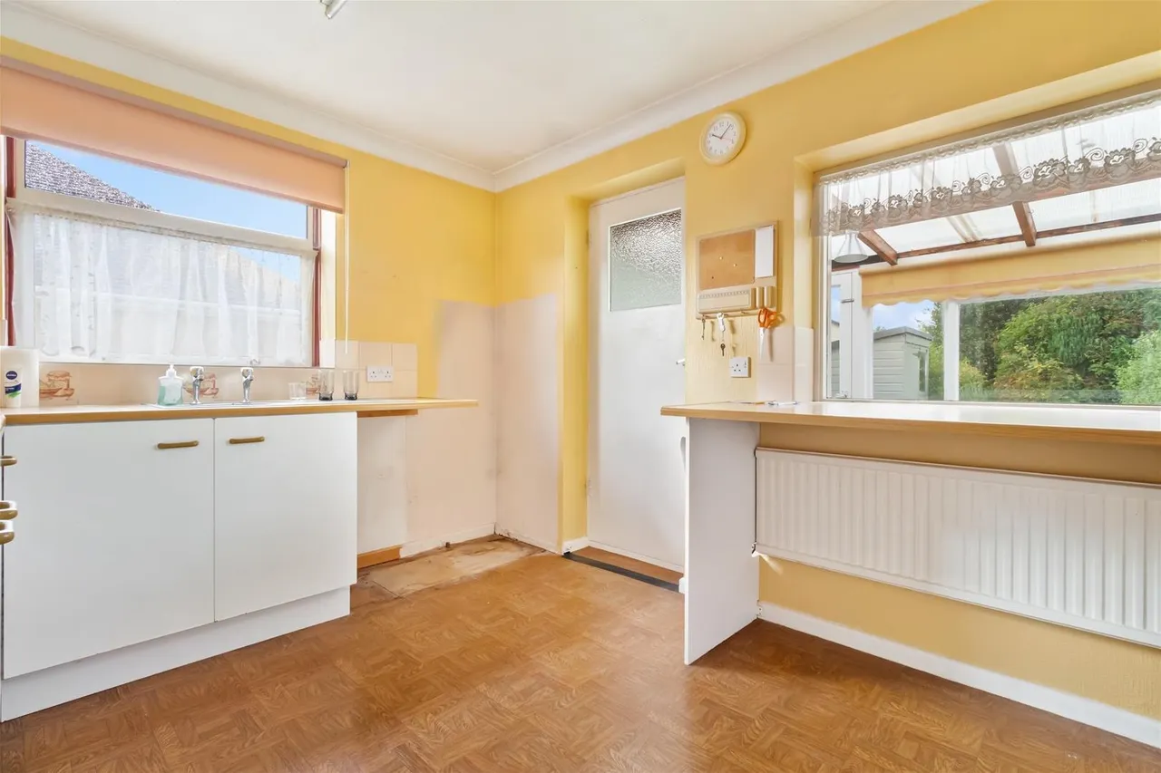 Cuckfield Crescent, Worthing, photo 7