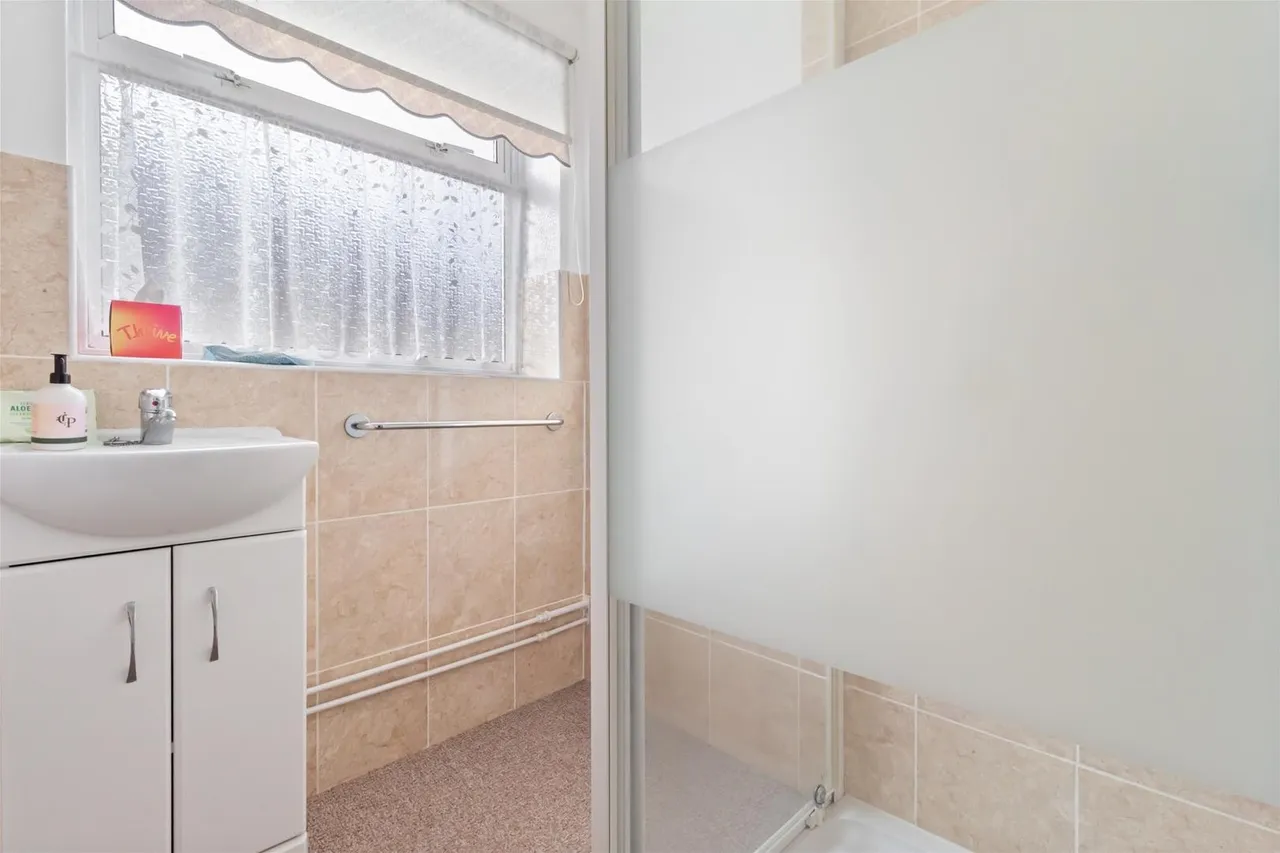 Cuckfield Crescent, Worthing, photo 9