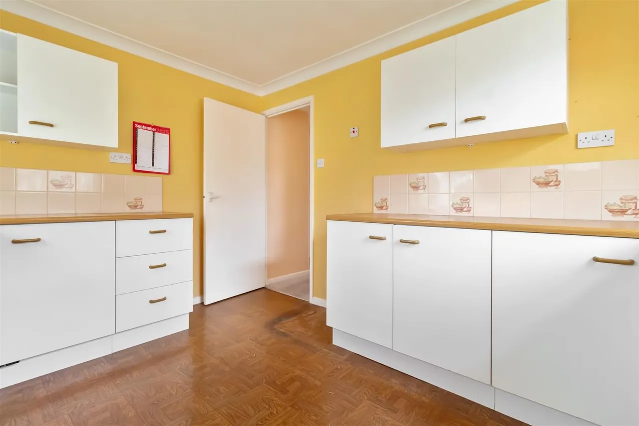 Cuckfield Crescent, Worthing, photo 8