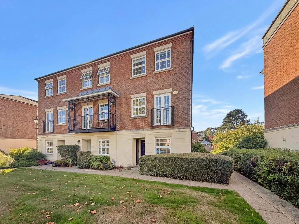 3 bed house for sale, Tower Place, Warlingham
