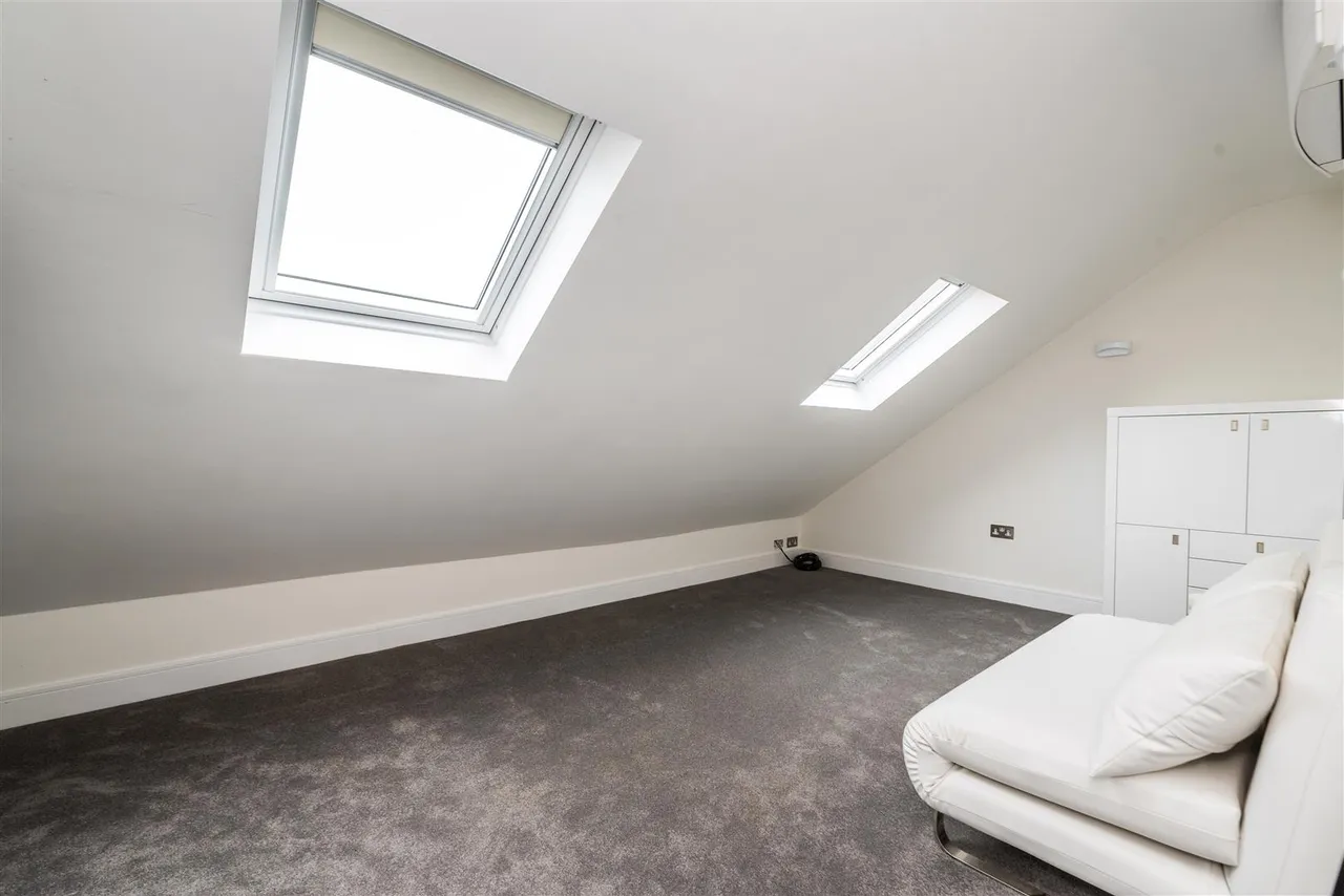 Bowes Road, Acton, W3, photo 10