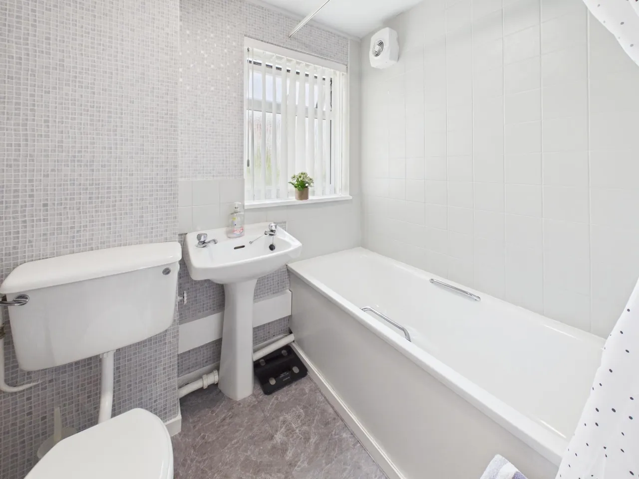 The Green, Hartshill, CV10, photo 10
