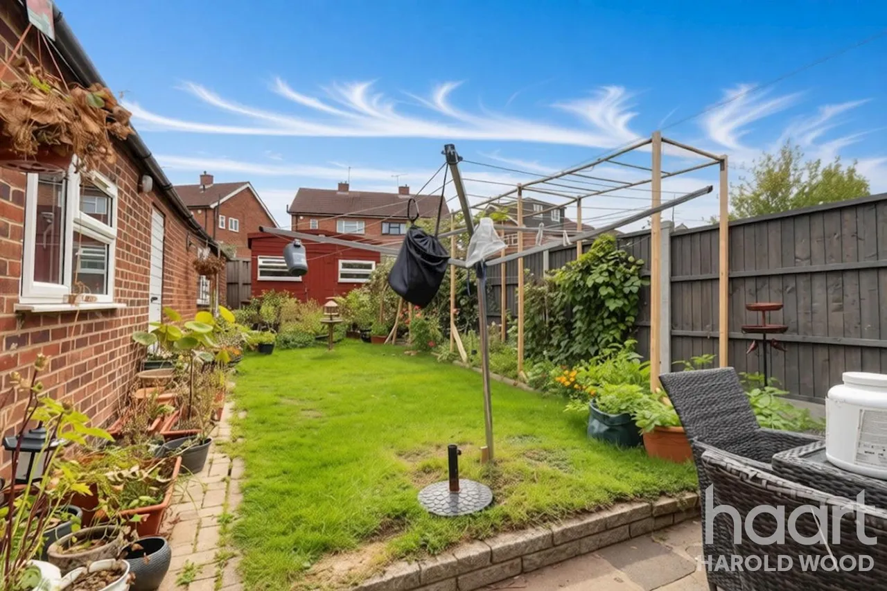 Sackville Crescent, Harold Wood, RM3, photo 19