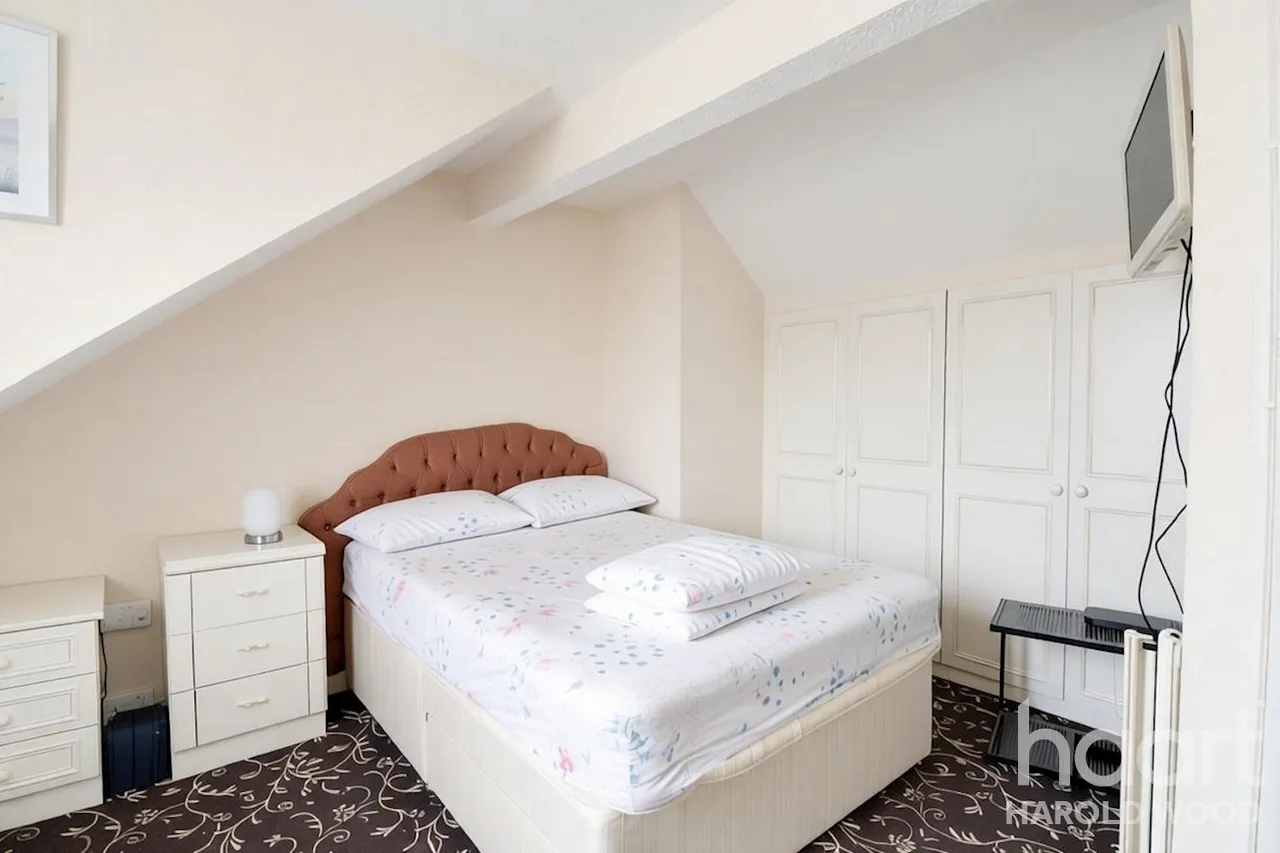 Sackville Crescent, Harold Wood, RM3, photo 15