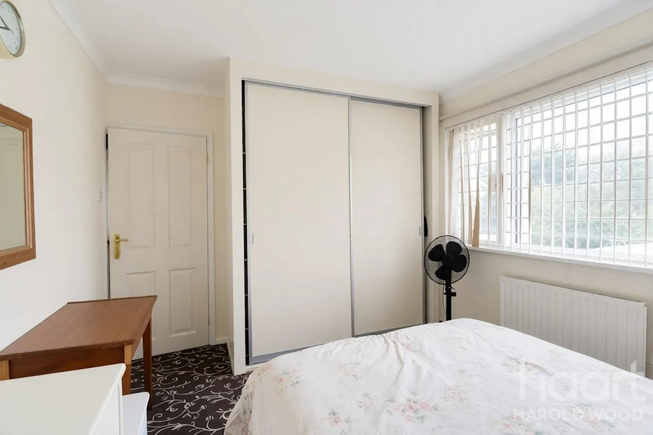 Sackville Crescent, Harold Wood, RM3, photo 8