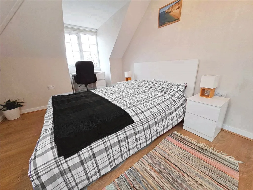 Queen Eleanors Road, Guildford, GU2, photo 2