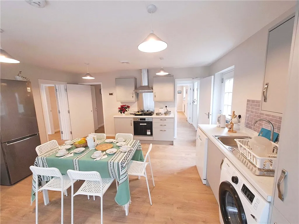 Queen Eleanors Road, Guildford, GU2, photo 4