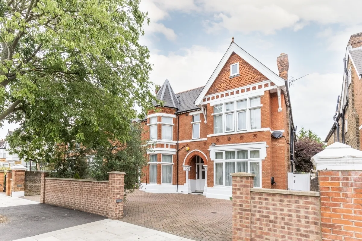 8 bed house to rent — Hamilton Road London W5, EPC C