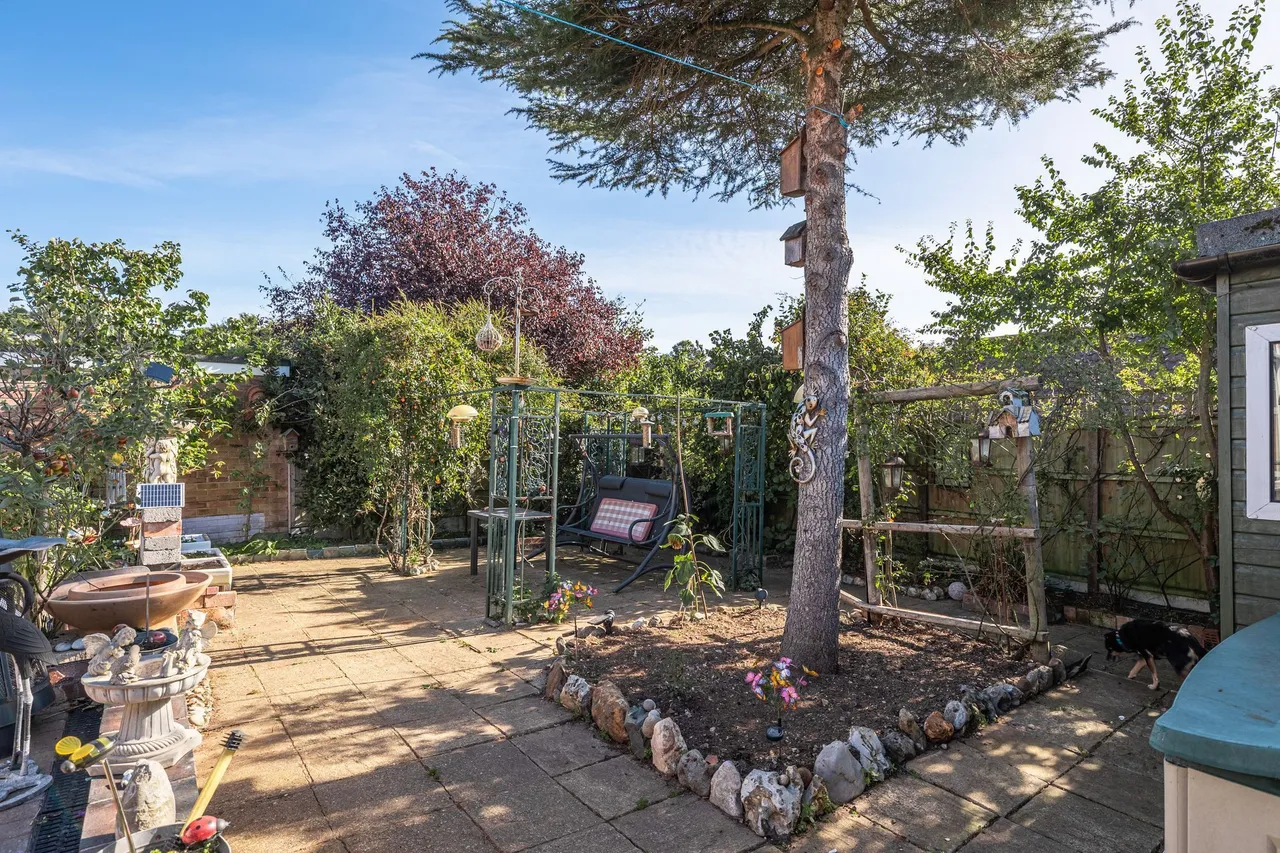 4 bed property for sale, Village Living with Room to Grow in B