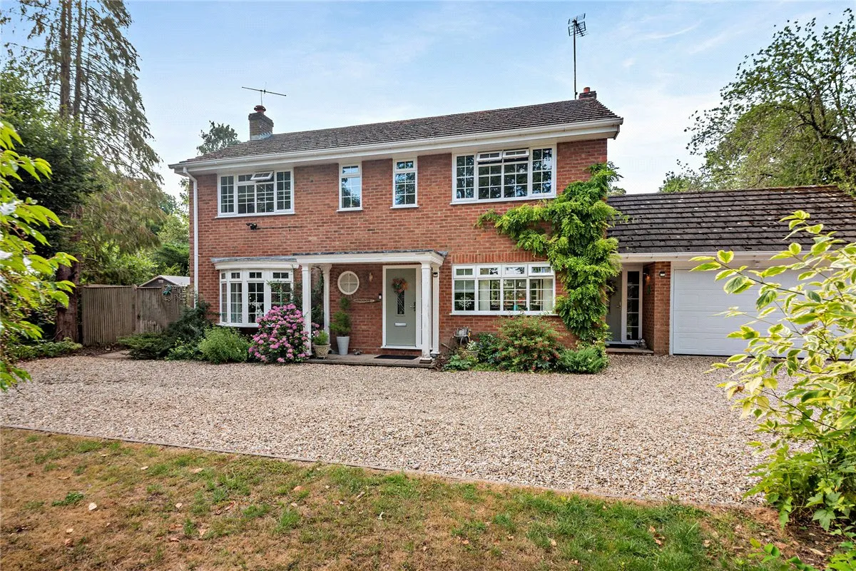 4 bed house for sale, Ashford Hill Road, Headley, RG19