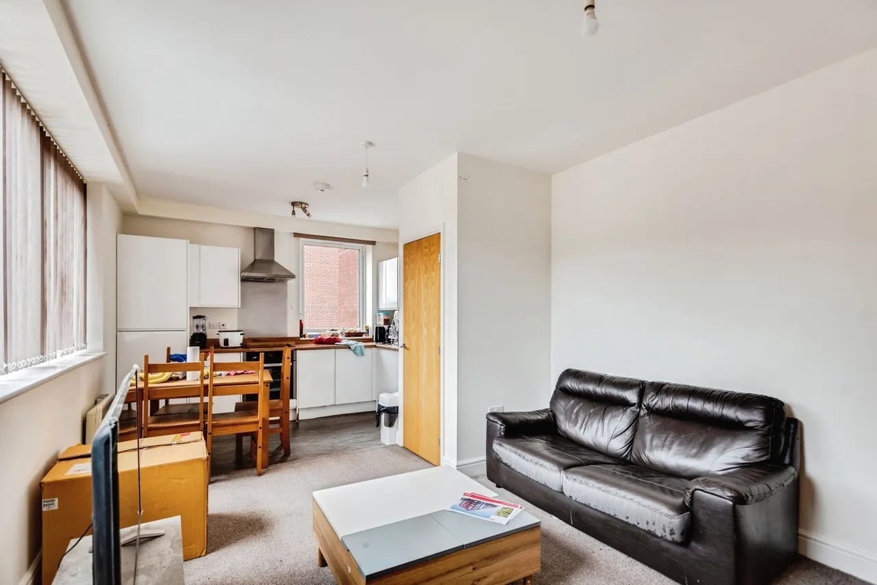 Farnsby Street, Swindon, Wiltshire, SN1, photo 3