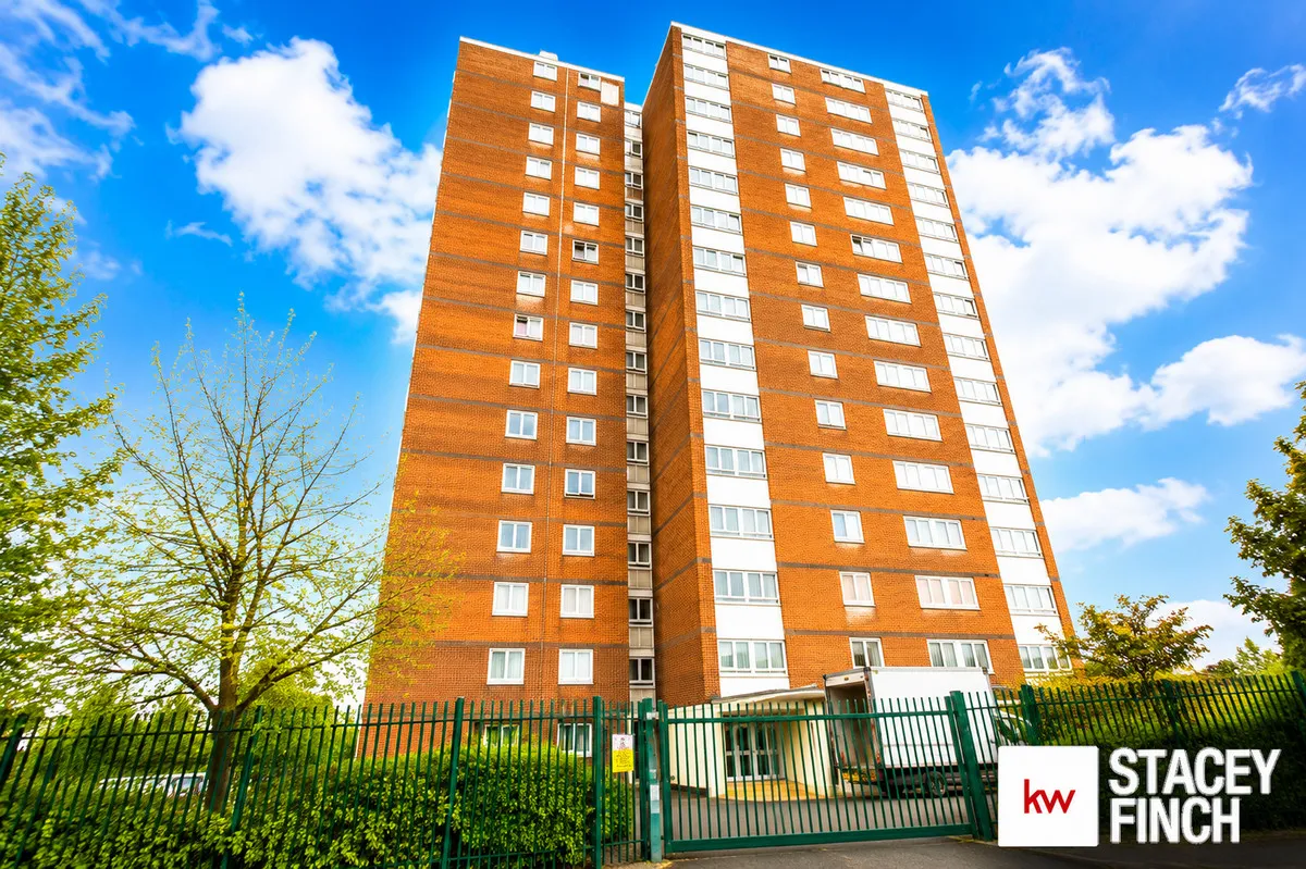 2 bed flat for sale, Salford, M7