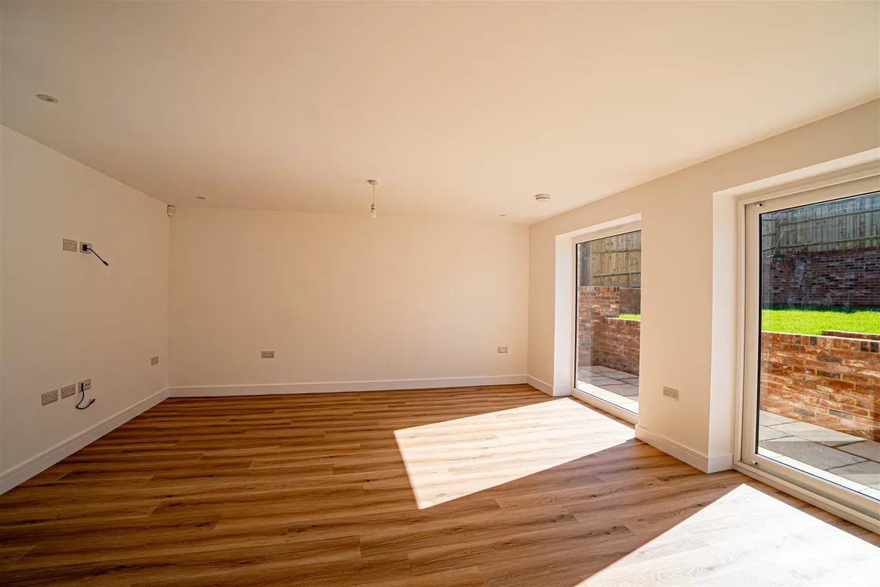 Maplehurst Close, St. Leonards-On-Sea, photo 28