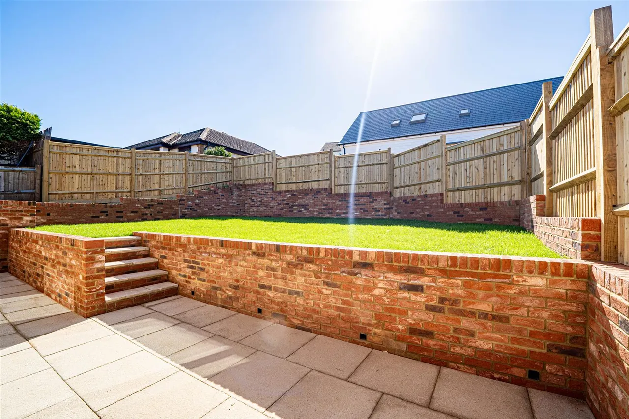 Maplehurst Close, St. Leonards-On-Sea, photo 8