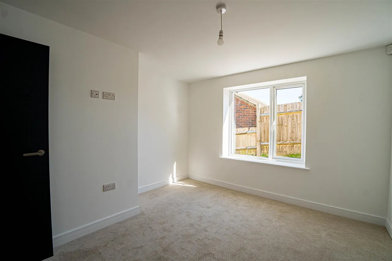 Maplehurst Close, St. Leonards-On-Sea, photo 12