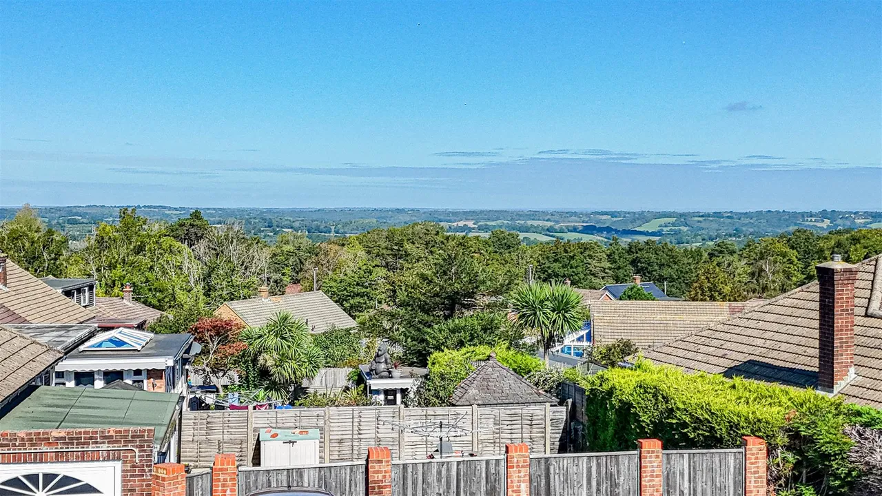 Maplehurst Close, St. Leonards-On-Sea, photo 13