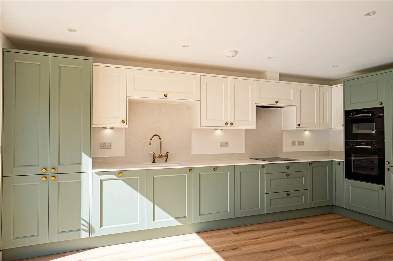 Maplehurst Close, St. Leonards-On-Sea, photo 10
