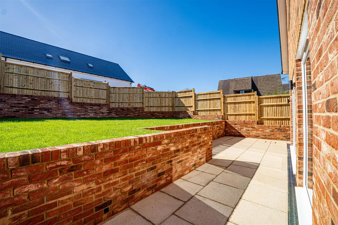 Maplehurst Close, St. Leonards-On-Sea, photo 16