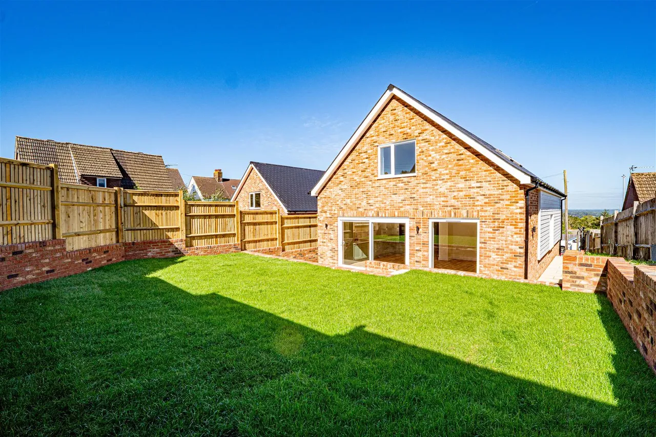 Maplehurst Close, St. Leonards-On-Sea, photo 9