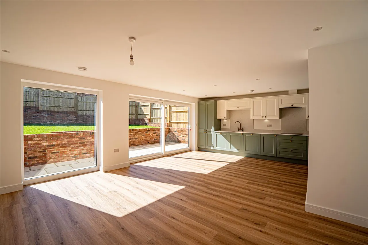 Maplehurst Close, St. Leonards-On-Sea, photo 2