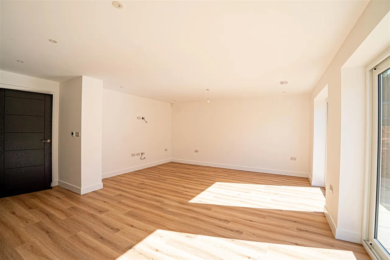 Maplehurst Close, St. Leonards-On-Sea, photo 30